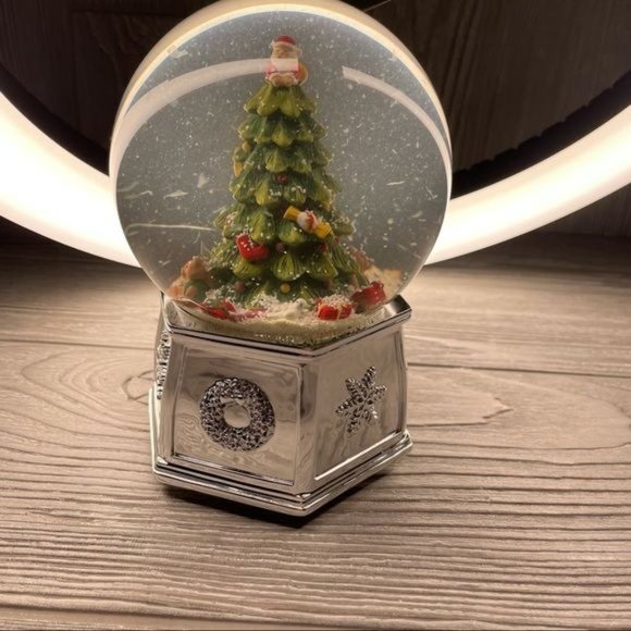 Spode Christmas tree and Santa snow globe music box I wish you a merry Christmas - Picture 5 of 9